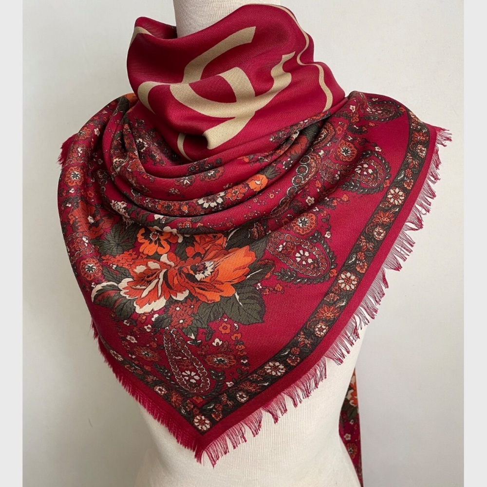 Chanel scarf - Picture 2 of 7